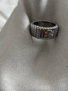 Tory Burch Textured Pavé Logo Band Ring – Size 8