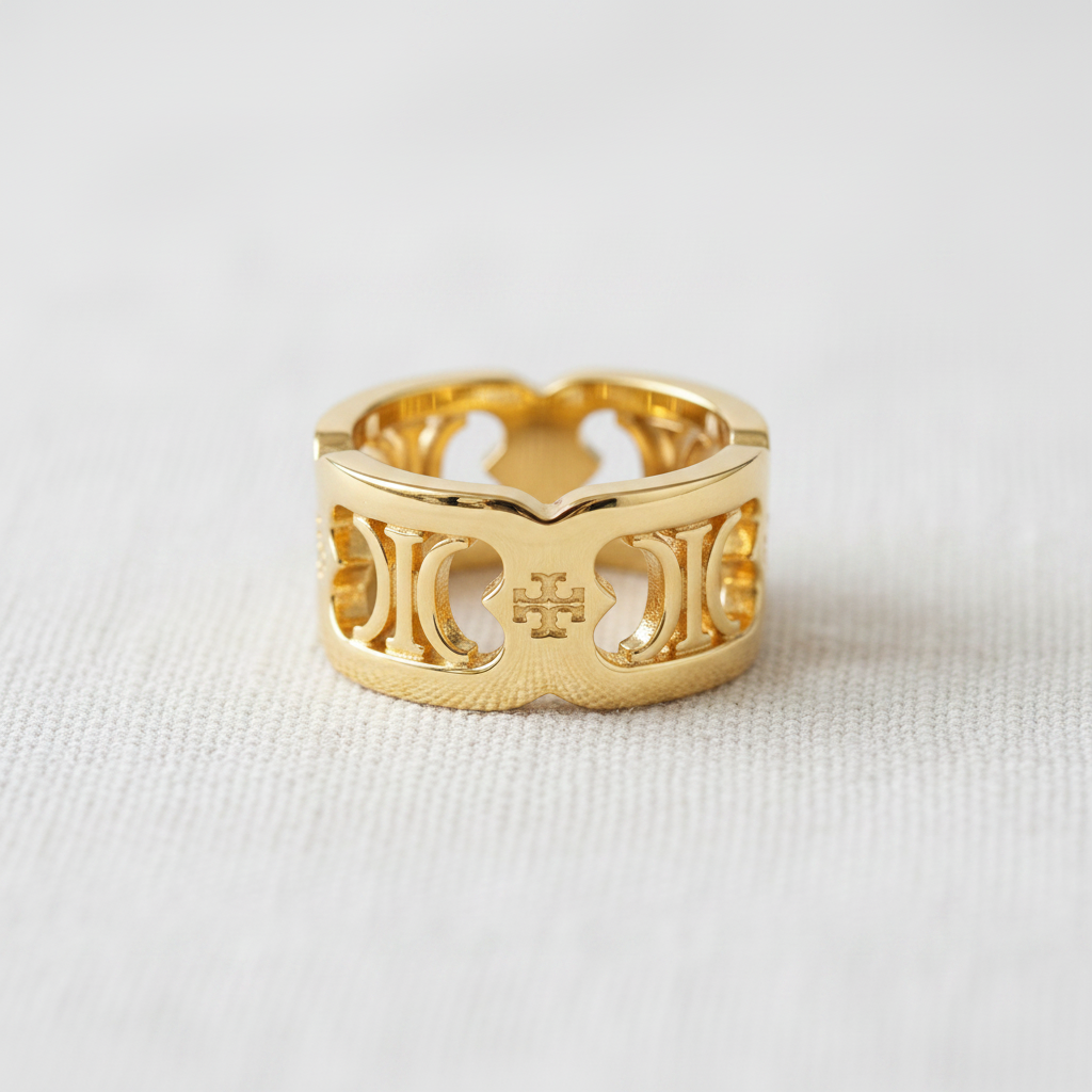 Tory Burch Gemini Link Band Ring Gold - macro link pattern detail