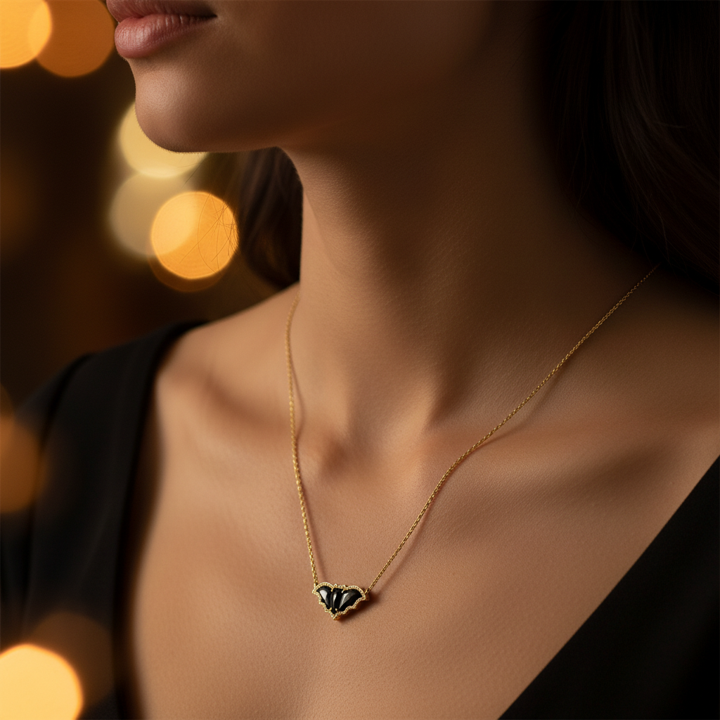 Kendra Scott Bat Gold Short Pendant Necklace 19" – close-up detail